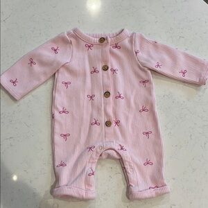 Cat & Jack adorable and soft pink bow romper.  Size NB or 0-3M